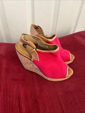 Nine West Women’s Red Canvas Cork Wedge Sandals. Size 6